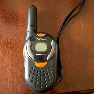 Single COBRA MICROTALK TWO WAY RADIO FRS-104 WALKIE TALKIE